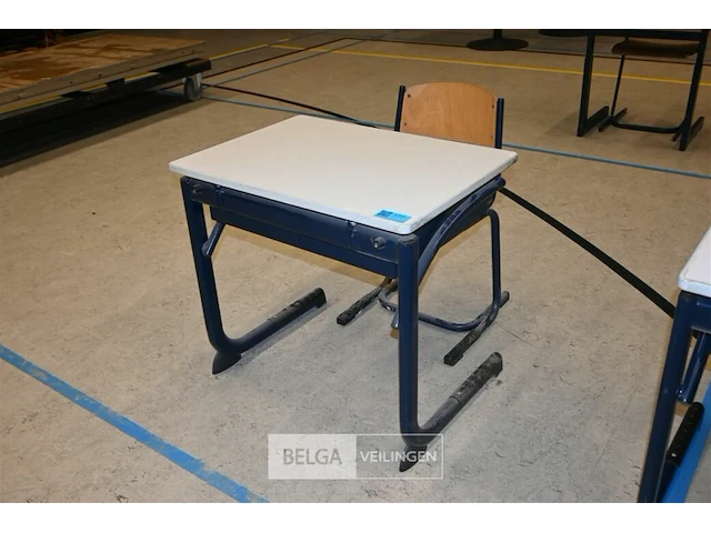 1x set van schoolbank met stoel - afbeelding 1 van  5