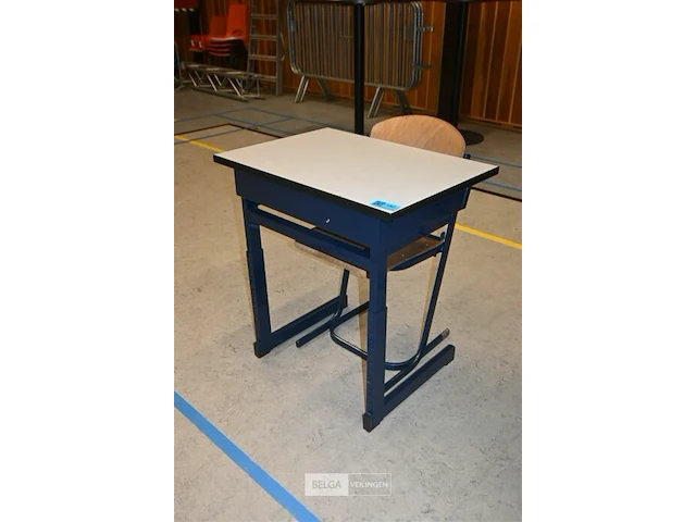 1x set van schoolbank met stoel - afbeelding 1 van  5