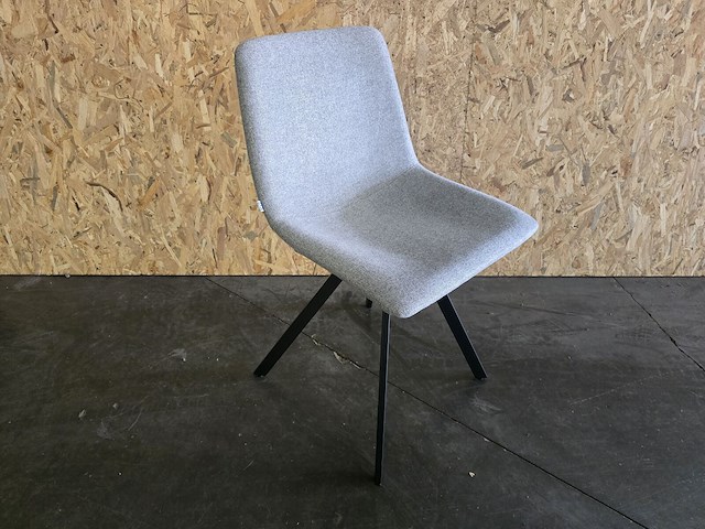 1x stoel in grijze stof pr living - afbeelding 1 van  4