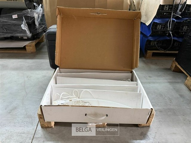 1x3 flexibel tafellamp kleur wit - afbeelding 1 van  4