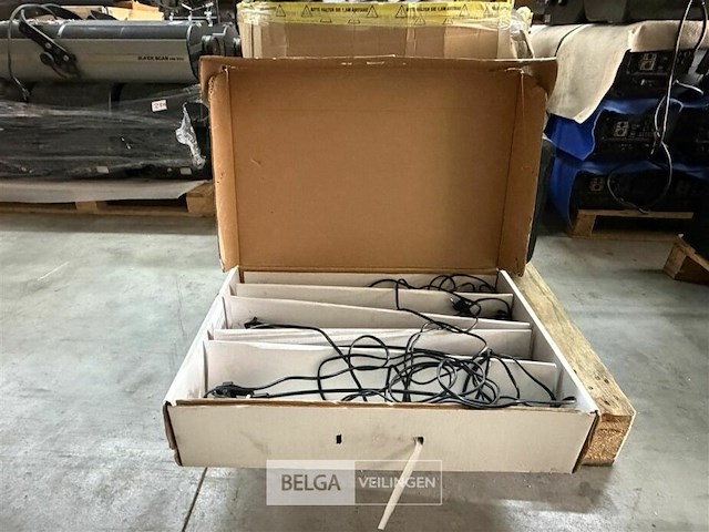 1x4 flexibel tafellamp kleur zwart - afbeelding 1 van  5