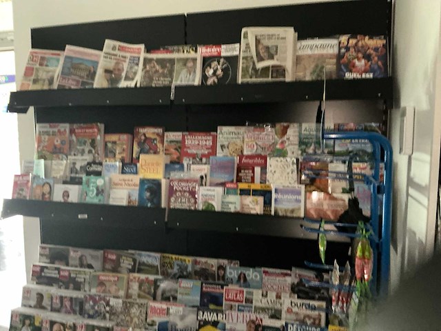 2- delig boekenrek m.i.v. tijdschriften - afbeelding 1 van  2