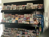 2- delig boekenrek m.i.v. tijdschriften - afbeelding 1 van  2