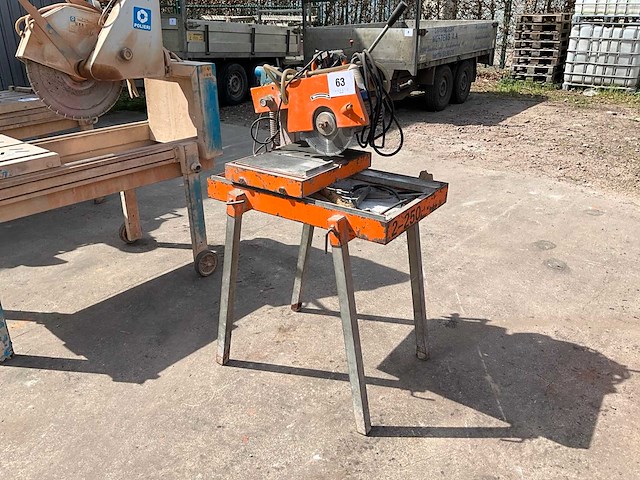 2-250 steenzaagmachine - afbeelding 1 van  6