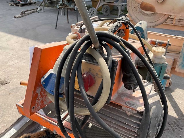 2-250 steenzaagmachine - afbeelding 6 van  6