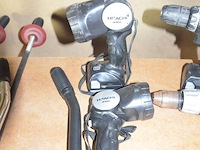 2 accu boormachines hitachi, 2 pillampen, 4 accu hitachi en lader hitachi - afbeelding 2 van  6