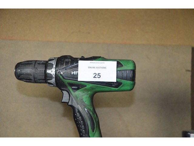 2 accu boormachines hitachi, 2 pillampen, 4 accu hitachi en lader hitachi - afbeelding 3 van  6