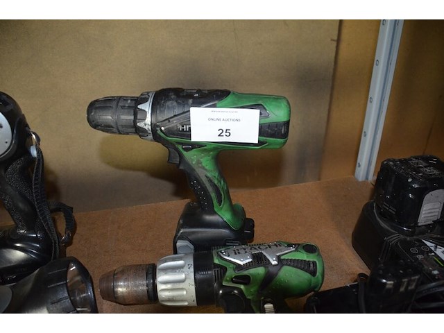 2 accu boormachines hitachi, 2 pillampen, 4 accu hitachi en lader hitachi - afbeelding 4 van  6