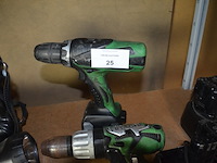2 accu boormachines hitachi, 2 pillampen, 4 accu hitachi en lader hitachi - afbeelding 4 van  6