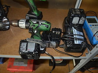 2 accu boormachines hitachi, 2 pillampen, 4 accu hitachi en lader hitachi - afbeelding 5 van  6