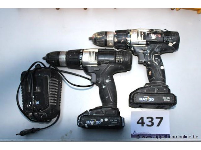 2 accu boormachines vv oplader - afbeelding 1 van  3