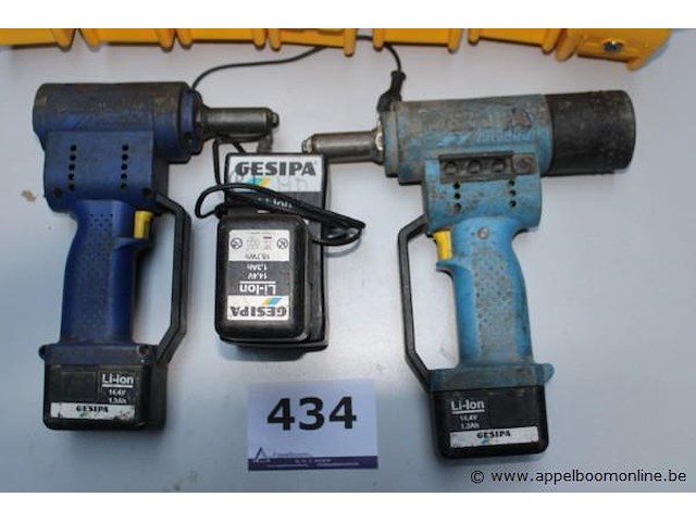 2 accu popnageltangen gesipa vv oplader en extra batterij, werking niet gekend - afbeelding 2 van  4