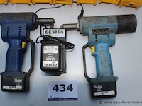 2 accu popnageltangen gesipa vv oplader en extra batterij, werking niet gekend - afbeelding 2 van  4