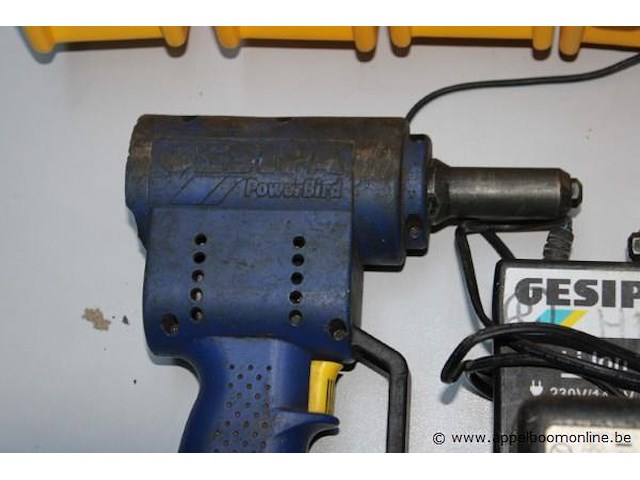 2 accu popnageltangen gesipa vv oplader en extra batterij, werking niet gekend - afbeelding 3 van  4