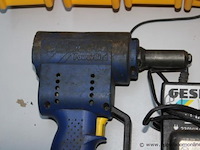 2 accu popnageltangen gesipa vv oplader en extra batterij, werking niet gekend - afbeelding 3 van  4