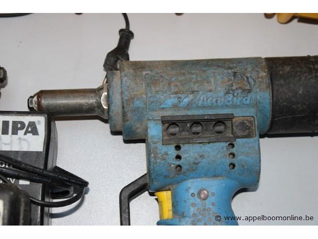 2 accu popnageltangen gesipa vv oplader en extra batterij, werking niet gekend - afbeelding 4 van  4