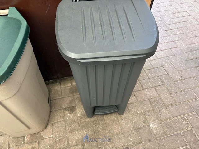 2 afvalcontainers - afbeelding 6 van  9