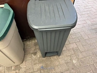2 afvalcontainers - afbeelding 6 van  9