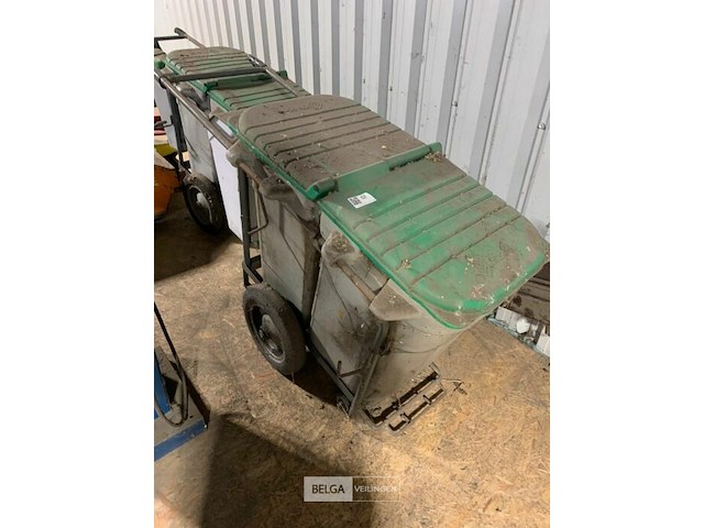 2 afvalkarren met 4 vuilbakken. - afbeelding 1 van  2