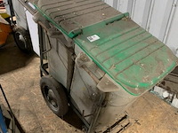 2 afvalkarren met 4 vuilbakken. - afbeelding 1 van  2