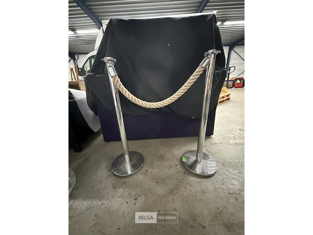 2 afzetpalen met koord - afbeelding 1 van  2