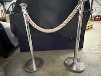 2 afzetpalen met koord - afbeelding 1 van  2