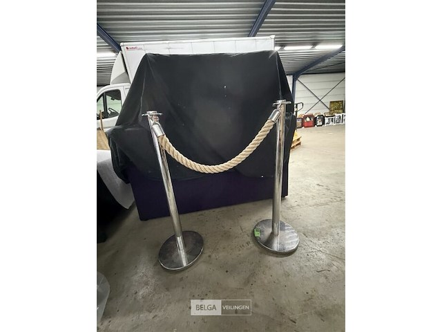 2 afzetpalen met koord - afbeelding 2 van  2