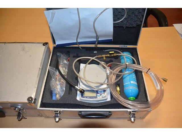 2 alu koffers met koelvloeistof koelkast en digitale weegschaal (b425) - afbeelding 3 van  8