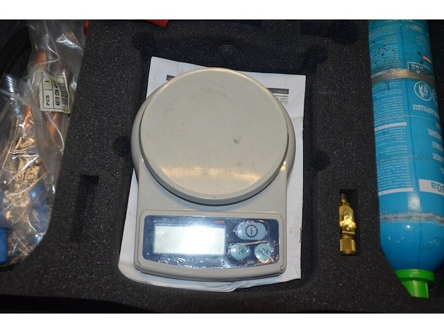 2 alu koffers met koelvloeistof koelkast en digitale weegschaal (b425) - afbeelding 4 van  8