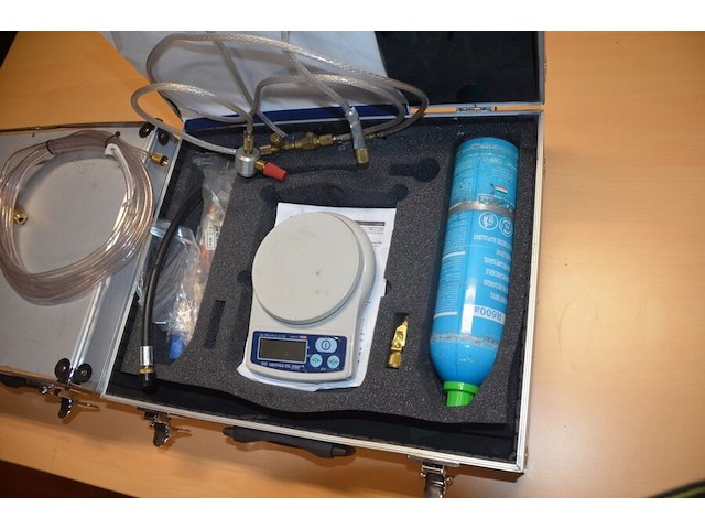 2 alu koffers met koelvloeistof koelkast en digitale weegschaal (b425) - afbeelding 6 van  8