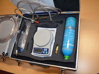 2 alu koffers met koelvloeistof koelkast en digitale weegschaal (b425) - afbeelding 6 van  8