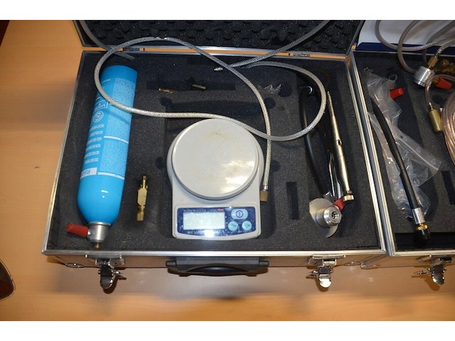 2 alu koffers met koelvloeistof koelkast en digitale weegschaal (b425) - afbeelding 7 van  8