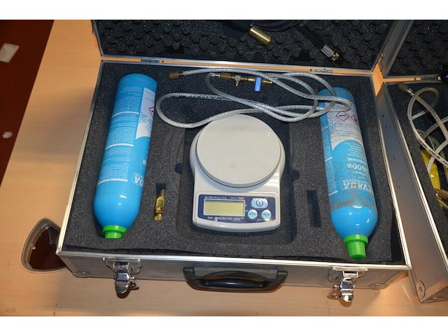 2 alu koffers met koelvloeistof koelkast en digitale weegschaal (b425) - afbeelding 5 van  7