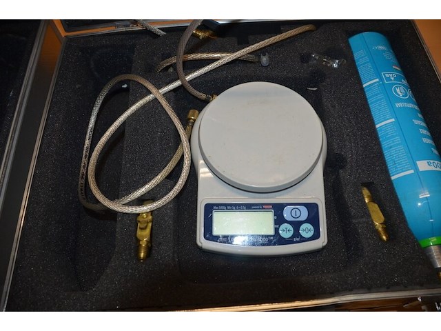 2 alu koffers met koelvloeistof koelkast en digitale weegschaal (b425) - afbeelding 7 van  7