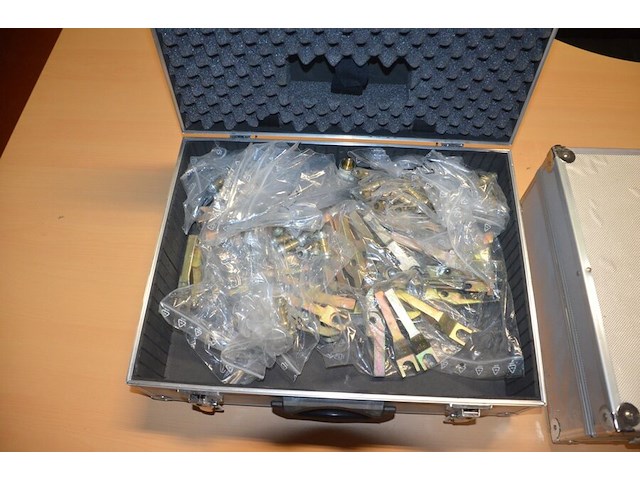 2 alu koffers met koelvloeistof koelkast en digitale weegschaal (b425) - afbeelding 3 van  7