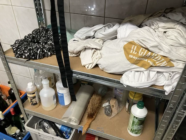 2 alu opbergrekken met inhoud - afbeelding 3 van  9