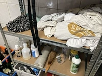 2 alu opbergrekken met inhoud - afbeelding 3 van  9