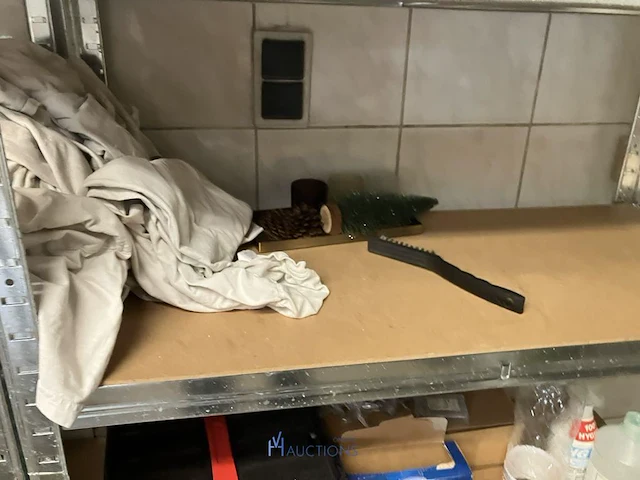 2 alu opbergrekken met inhoud - afbeelding 6 van  9
