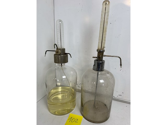2 antieke eau de cologne dispensers - afbeelding 1 van  1