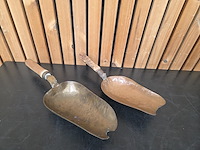 2 antieke koperen kolenschopjes - afbeelding 1 van  4