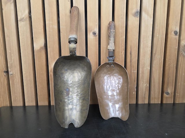 2 antieke koperen kolenschopjes - afbeelding 2 van  4