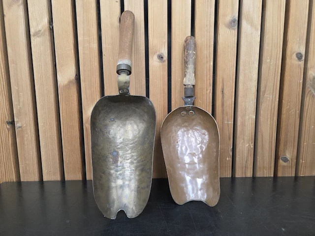 2 antieke koperen kolenschopjes - afbeelding 2 van  4