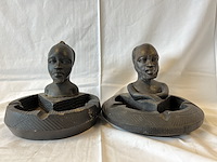 2 asbakjes met gebroken hoofden - afbeelding 1 van  3