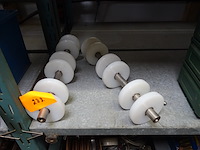 2 assen met viltschijven voor op boormachine - afbeelding 2 van  2