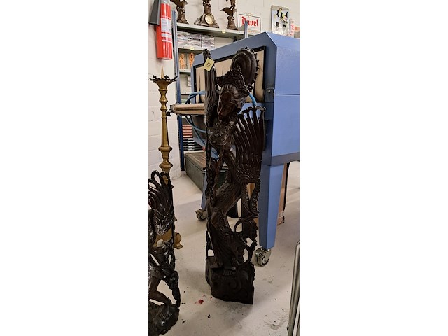 2 aziatische houten beelden - afbeelding 1 van  2