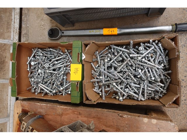 2 bakken keilbouten m10 - m12 (verschillende lengtes) - afbeelding 1 van  3