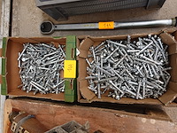 2 bakken keilbouten m10 - m12 (verschillende lengtes)