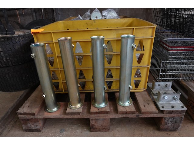 2 bakken met buishouders (voor parasols o.a.) - afbeelding 1 van  2