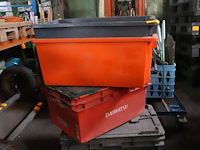 2 bakken met deksel en 2 grote plastiekbakken - afbeelding 1 van  2