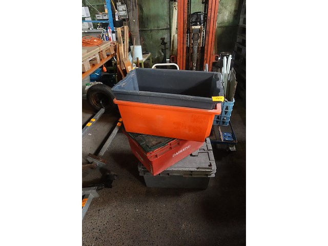 2 bakken met deksel en 2 grote plastiekbakken - afbeelding 2 van  2